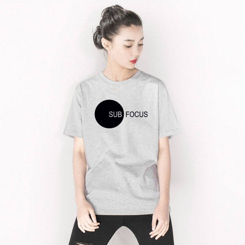 SUB FOCUS 短袖T恤 灰色 几何 文青 设计 文字 礼物