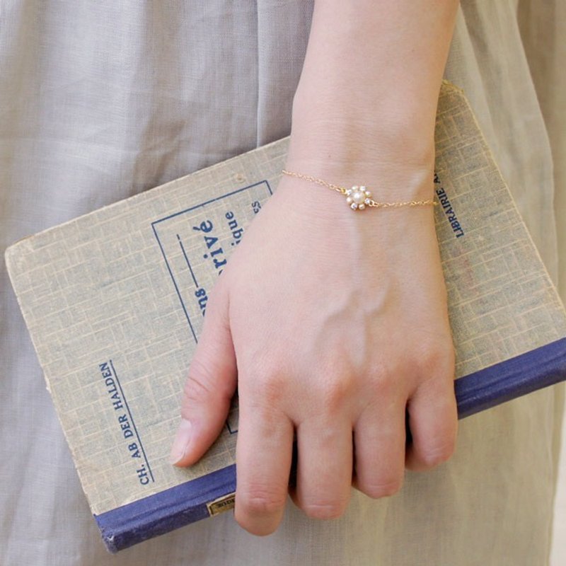 14 kgf vintage pearl small bijou bracelet 121