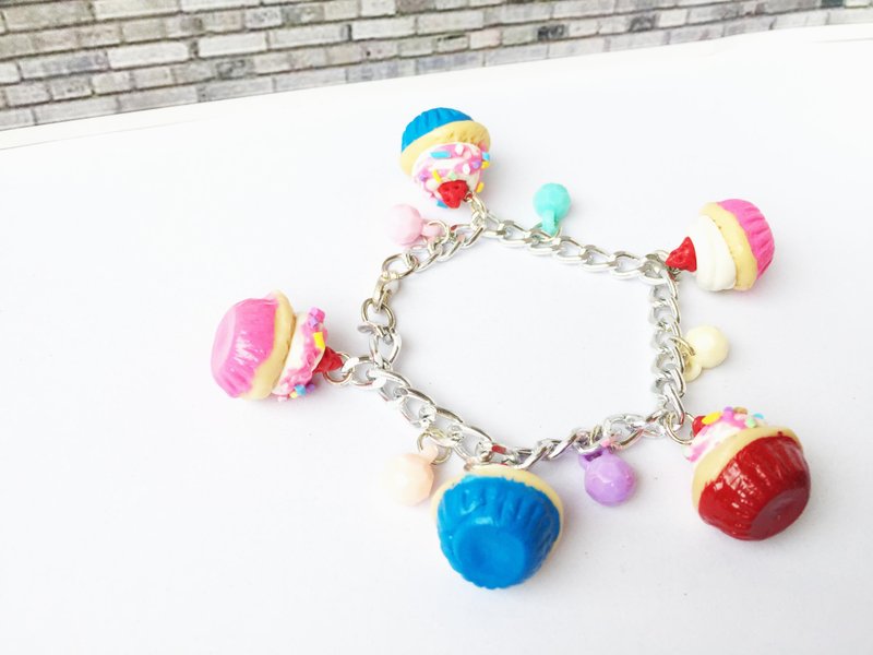 Bracelet set to be included.