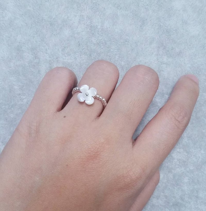 白贝花 925纯银 珠 戒指 Mother pearl flower 925 silver ring