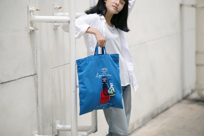 zodiac tote : aquarius