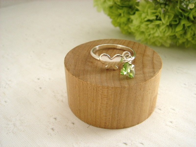 Butterfly ring
