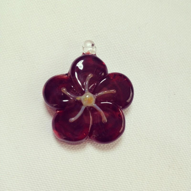 Torsion plum netsuke band ornament
