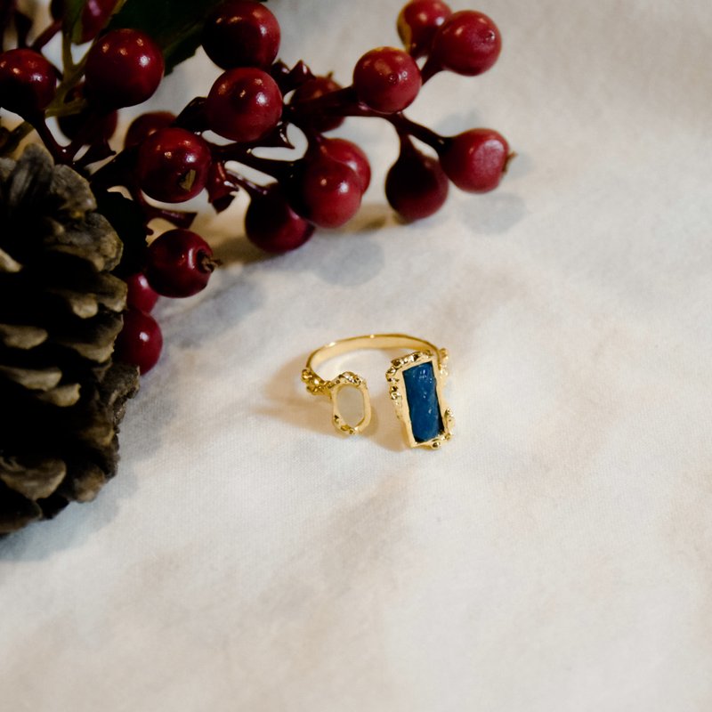 Simple snowflake ring