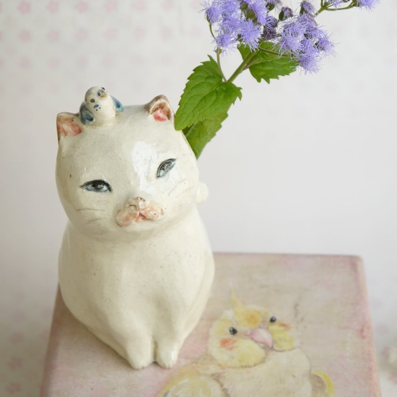 One wheel of a pottery of a kitty with a bird