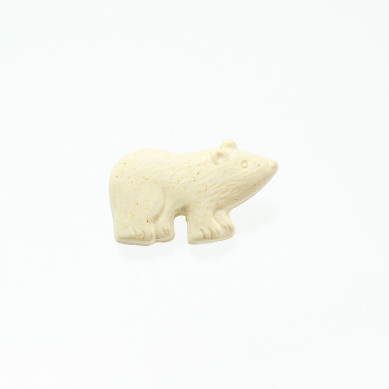 Pottery brooch bear (creation)