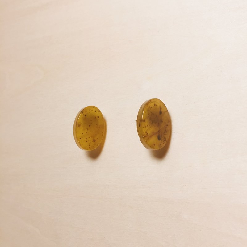 复古雕琥珀蜉蝣亮面椭圆耳环