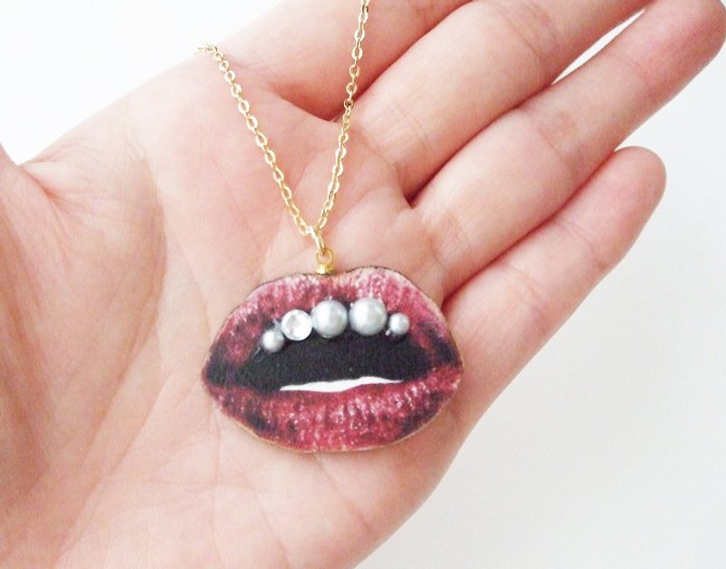 Lips necklace ☆ thick lips wooden necklace
