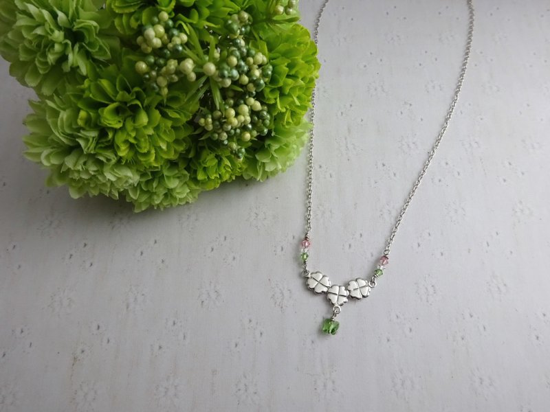 Smiley Triple Clover Necklace
