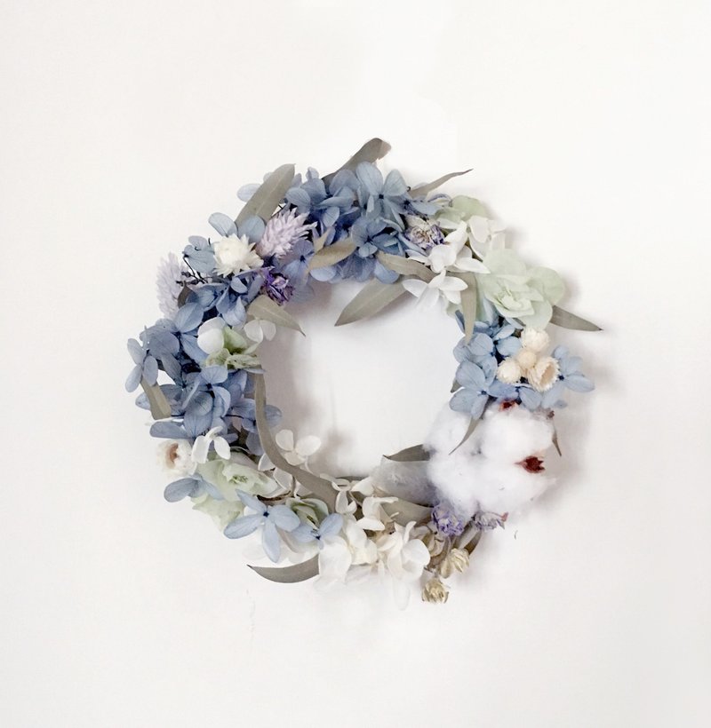 |海岸的蓝| 干燥花。不凋花。绣球花圈