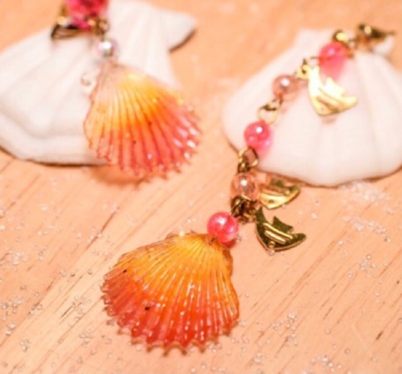 NEW!! Cute & Beauty Orange Seashell Resin Earrings