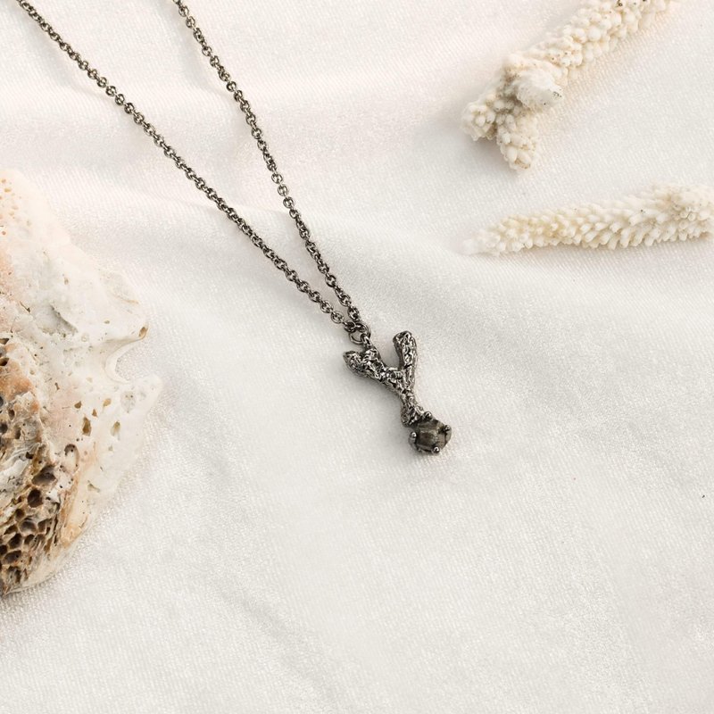 Alphabet pendant Y letter
