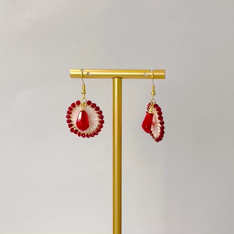 迷人红粉线石榴波西米亚玻璃珠耳环/耳环 - 耳环/耳夹 - 绣线 红色