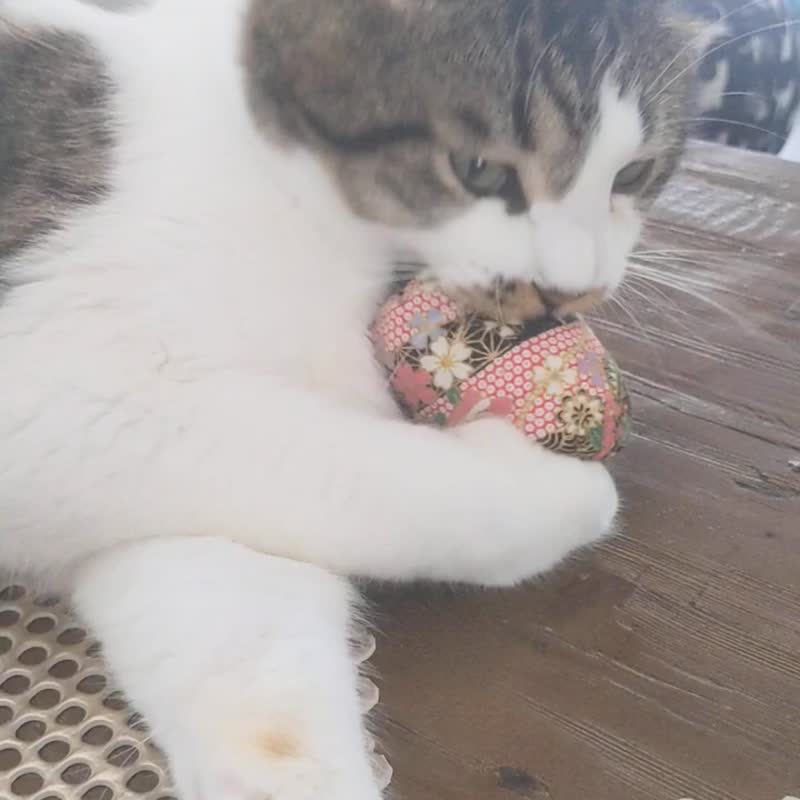 猫のお手玉　オーガニックキャットニップ入り　猫用おもちゃ　いとをかし - 玩具 - 棉．麻 多色