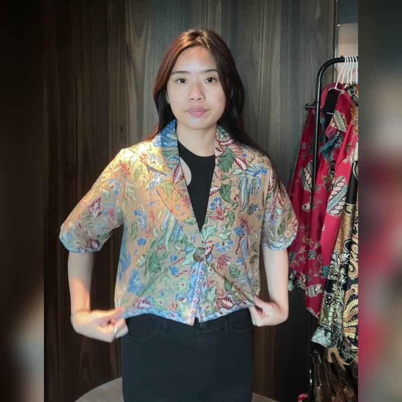 印尼蜡染短袖西装外套 RATNA - 缤纷奶茶 - RAT008 - 女装上衣 - 棉．麻 卡其色