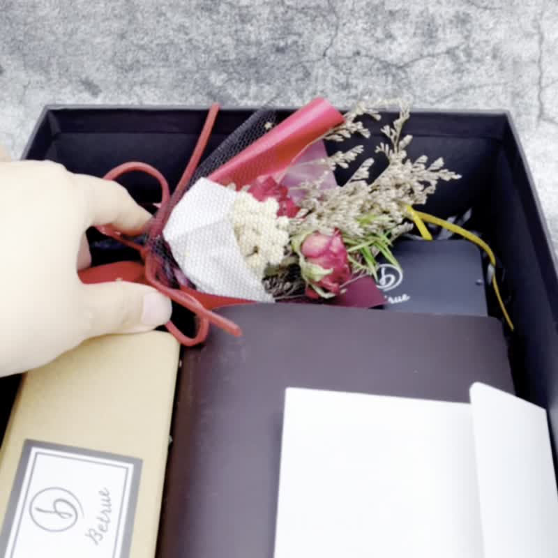 【快速定制_毕业礼物】Betrue_时光花语笔记本钢笔礼盒+永生花 - 笔记本/手帐 - 真皮 黑色