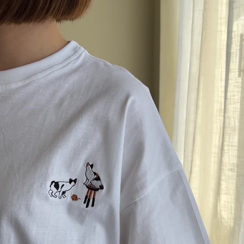 (男女皆可) 短袖弹性棉上衣 : The Cat - 男装上衣/T 恤 - 绣线 黑色