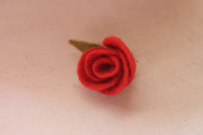 苏木 天然植物染 玫瑰胸针兼发夹 订制款 - 胸花/手腕花 - 羊毛 红色