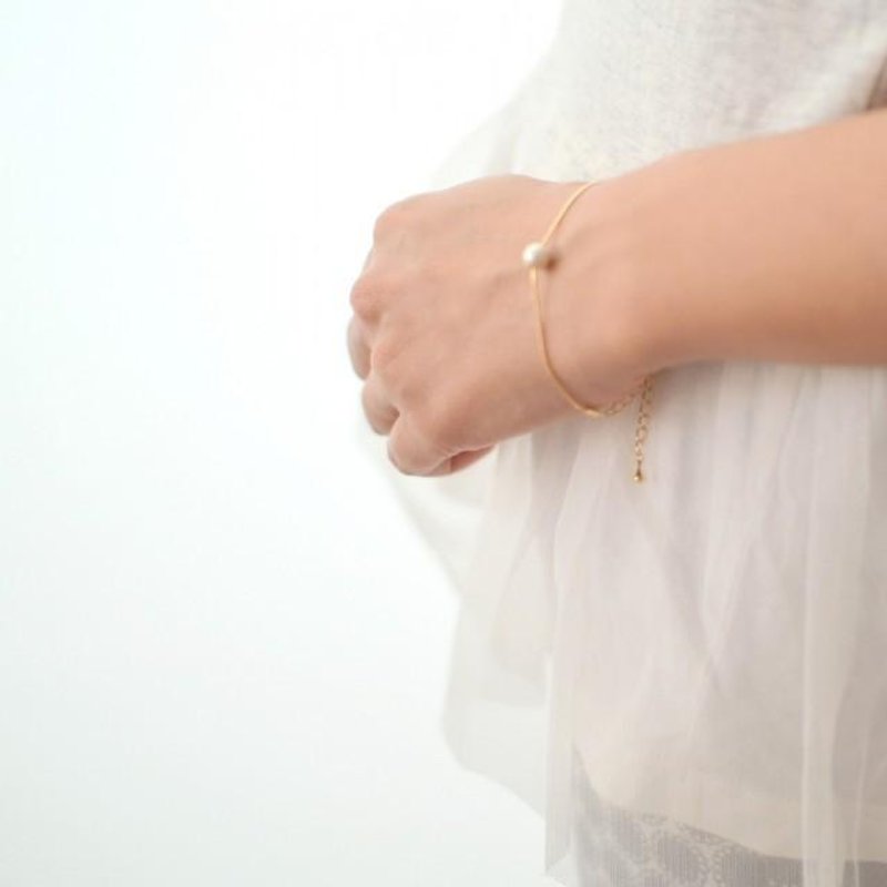 Cotton Pearl Bracelet　手链 珍珠色 可爱的 一粒 - 手链/手环 - 其他金属 金色