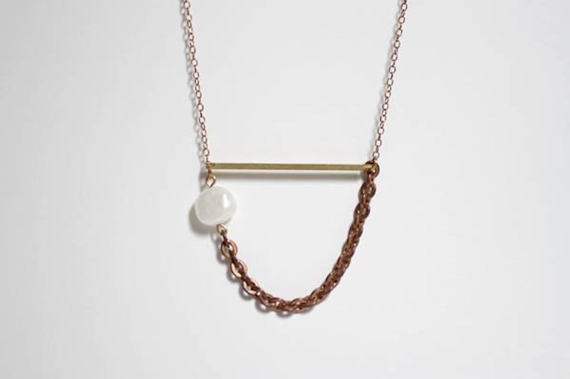 大珍珠优雅的笑 天然石/黄铜项链 - 项链 - 其他金属 金色