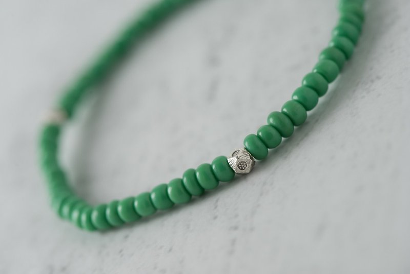 琉璃系列 4mm军绿琉璃手串B款 纯银角珠 - 手链/手环 - 琉璃 绿色