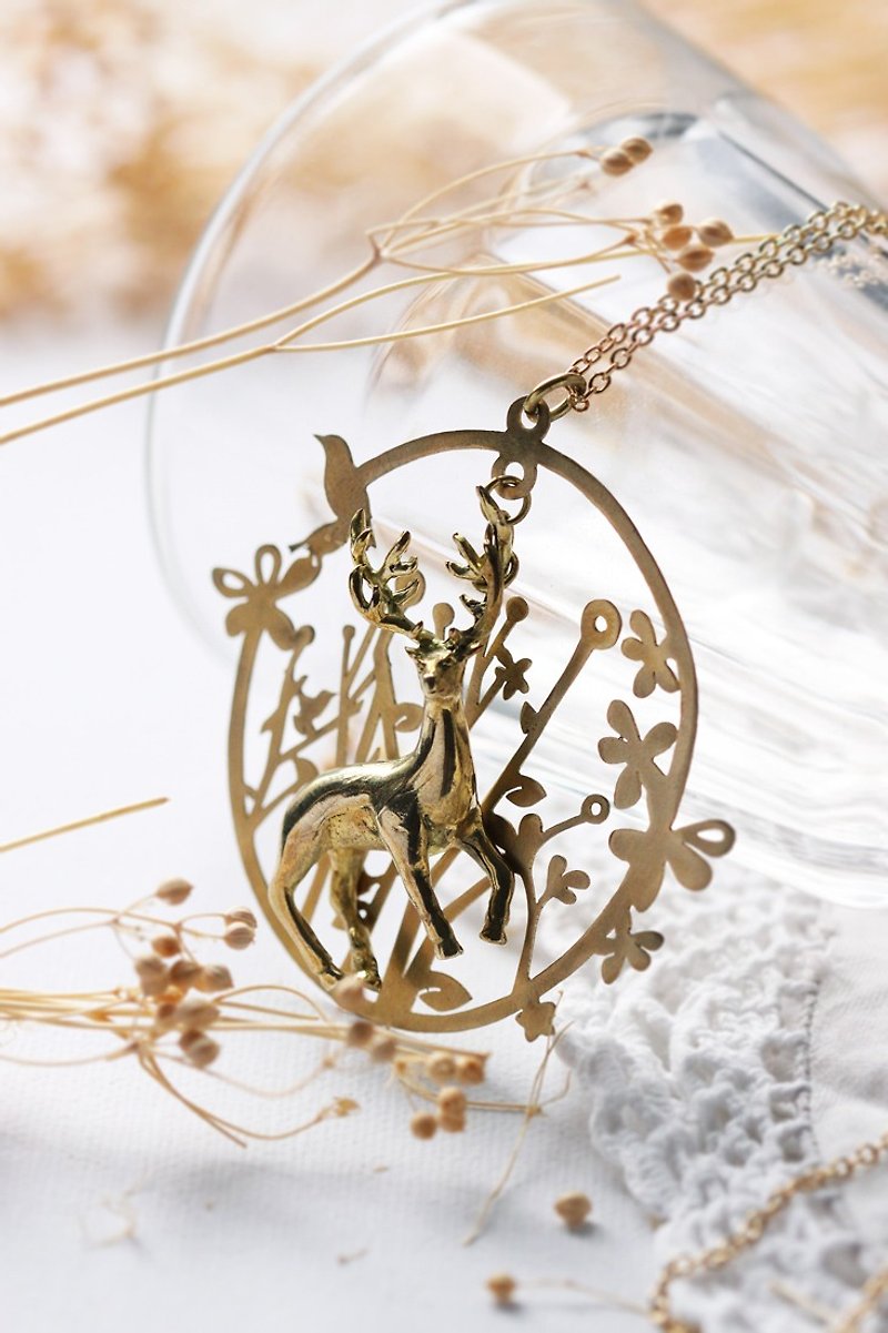 Deer pendant necklace in the forest of imagination by linen. - 项链 - 其他金属 