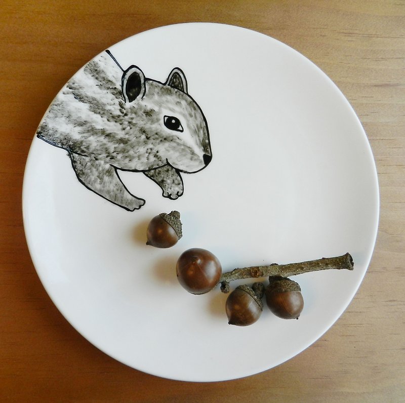 森林小伙伴系列 Chipmunk花栗鼠神偷瓷盘18cm 点心盘 - 盘子/餐盘/盘架 - 其他材质 咖啡色