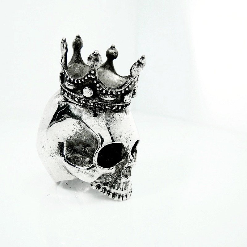 Skull with crown ring in white bronze and oxidized antique color ,Rocker jewelry ,Skull jewelry,Biker jewelry - 戒指 - 其他金属 