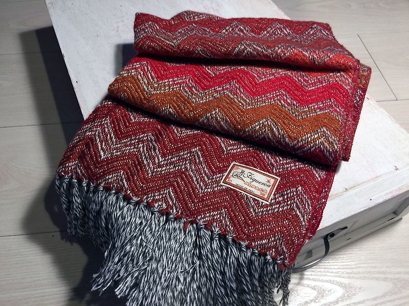 祕鲁手工山形纹羊驼围巾披肩-红橘 - 丝巾 - 其他材质 红色
