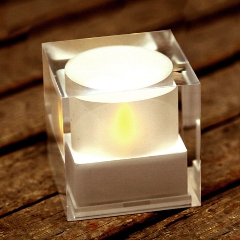 Eco friendly LED sunlight cube candle 环保太阳能LED灯烛台 - 蜡烛/烛台 - 其他材质 白色