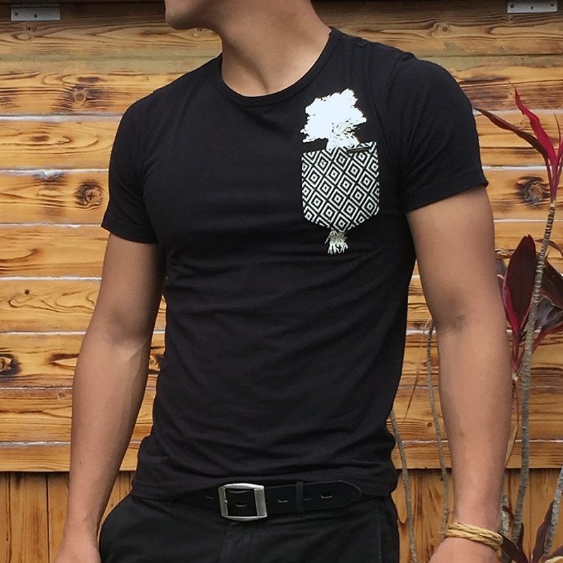 【森林系系列】2015口袋森林中性款T（泰雅族） - 男装上衣/T 恤 - 棉．麻 咖啡色