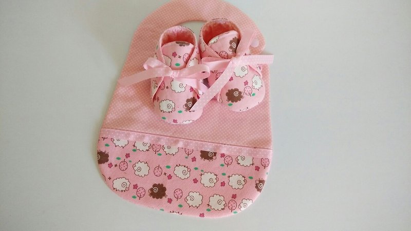 粉粉羊弥月礼物 婴儿鞋+围兜 - 婴儿鞋 - 棉．麻 粉红色