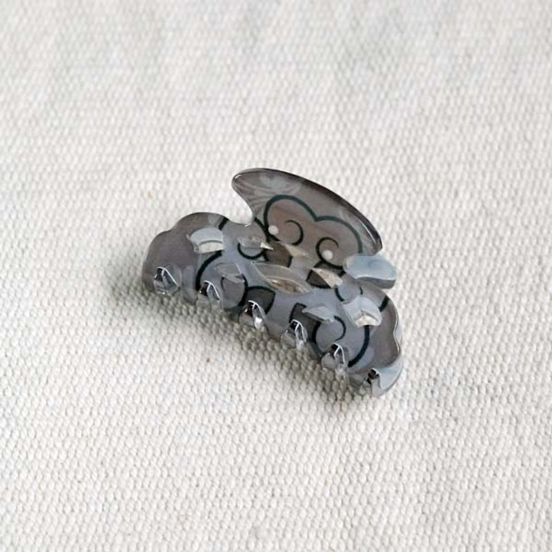 东舞菊,日本和纸,镂空6.5cm鲨鱼夹-灰 - 发饰 - 压克力 灰色