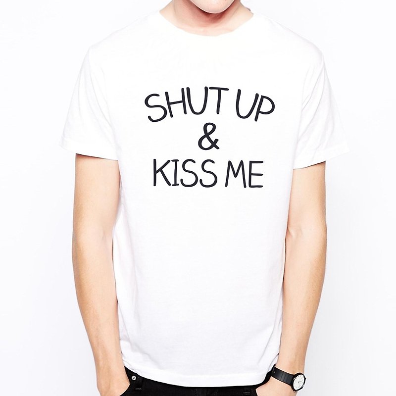 SHUT UP AND KISS ME短袖T恤-2色  文字 英文 字母 文青 艺术 设计 时髦 时尚 - 男装上衣/T 恤 - 纸 多色