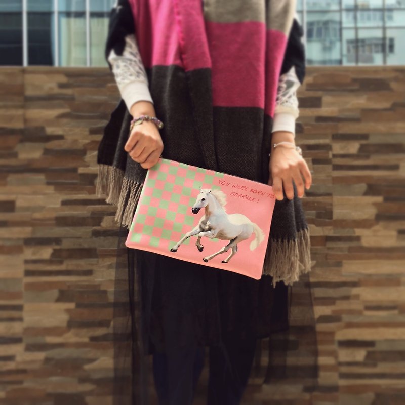 少女可爱白马手拿包 Girly lovely white horse clutch bag by Shuki Design - 手提包/手提袋 - 真皮 粉红色