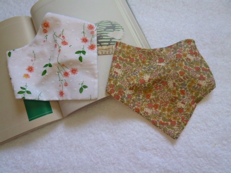 弥月礼 宝宝领巾两件组 围兜(小花+kitty碎花) - 满月礼盒 - 棉．麻 粉红色