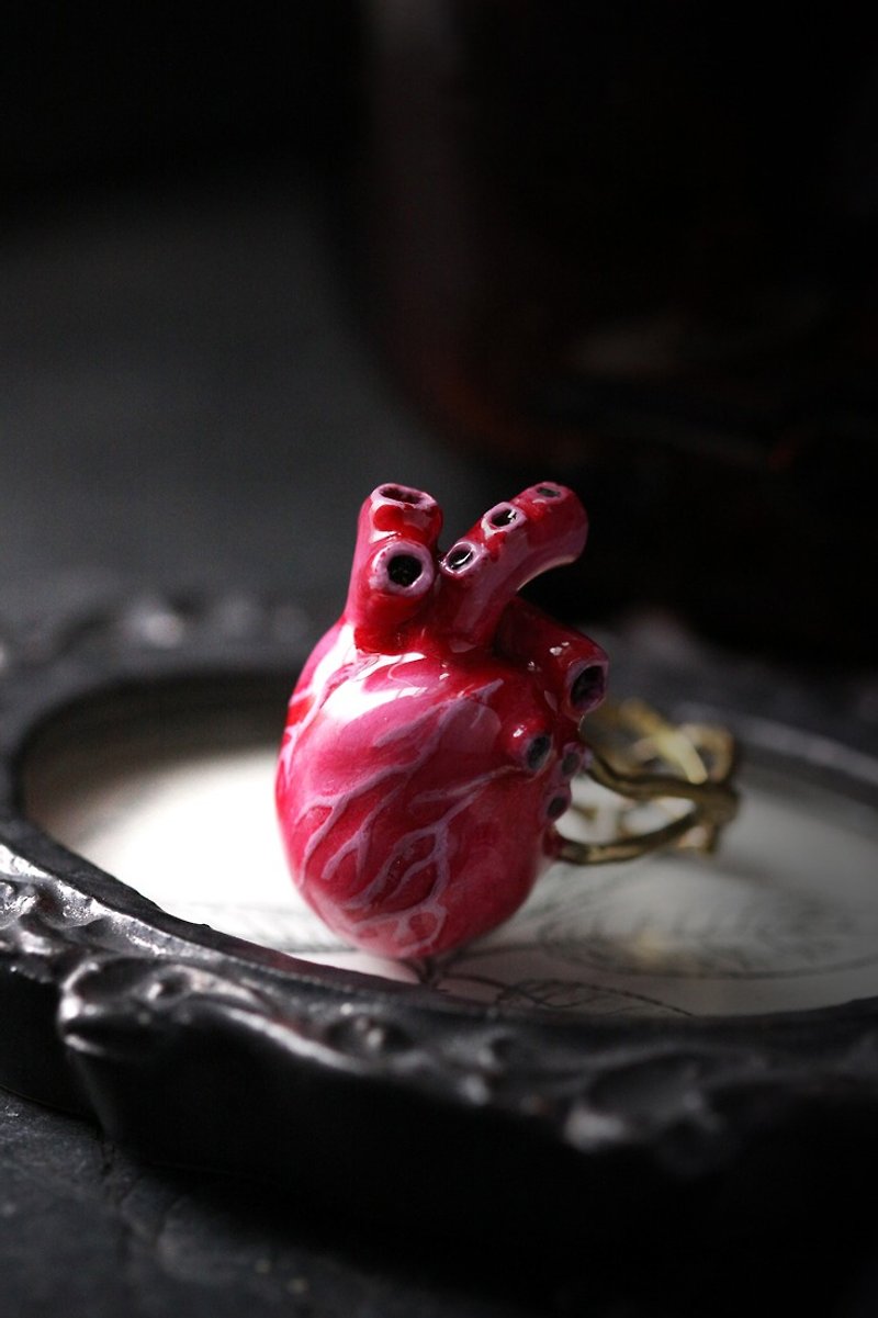 Anatomical Heart Ring by Defy - Handcrafted Painting. - 戒指 - 其他金属 