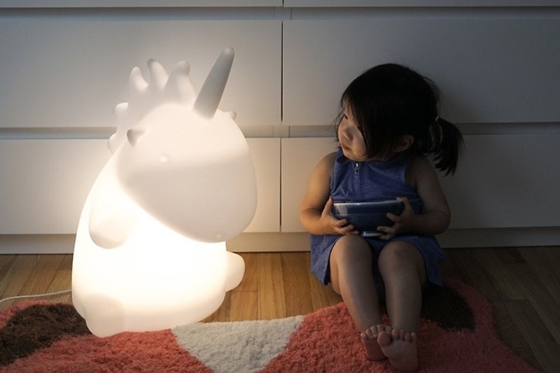 SMOKO GIANT UNICORN LAMP 巨型独角兽台灯 - 灯具/灯饰 - 塑料 多色