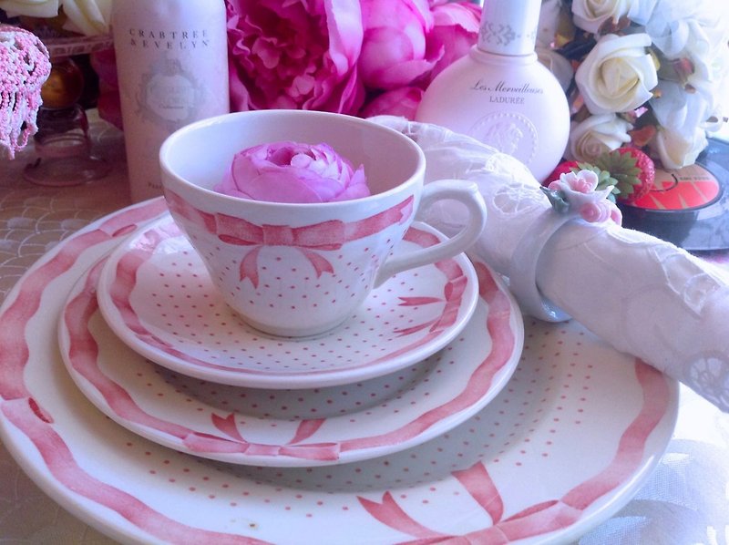 英国陶器乡村风系列爱丽丝梦游仙境红色蝴蝶结花茶杯咖啡杯两件组 - 茶具/茶杯 - 其他金属 