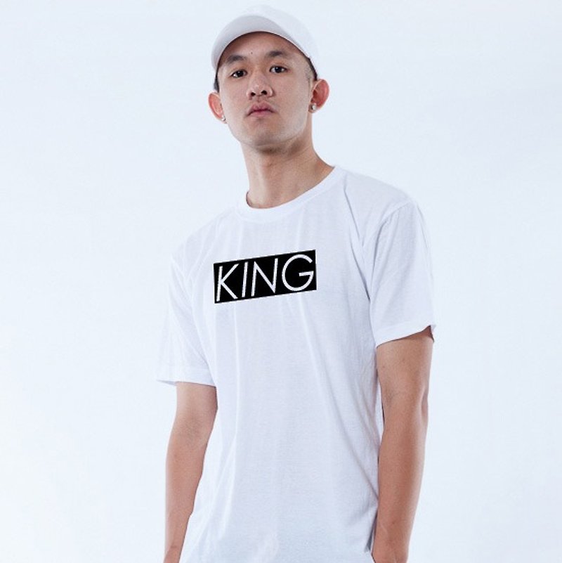 ICARUS 伊卡鲁斯 原创潮流设计短TEE 国王皇后系列-"KING 国王" - 女装 T 恤 - 棉．麻 黑色