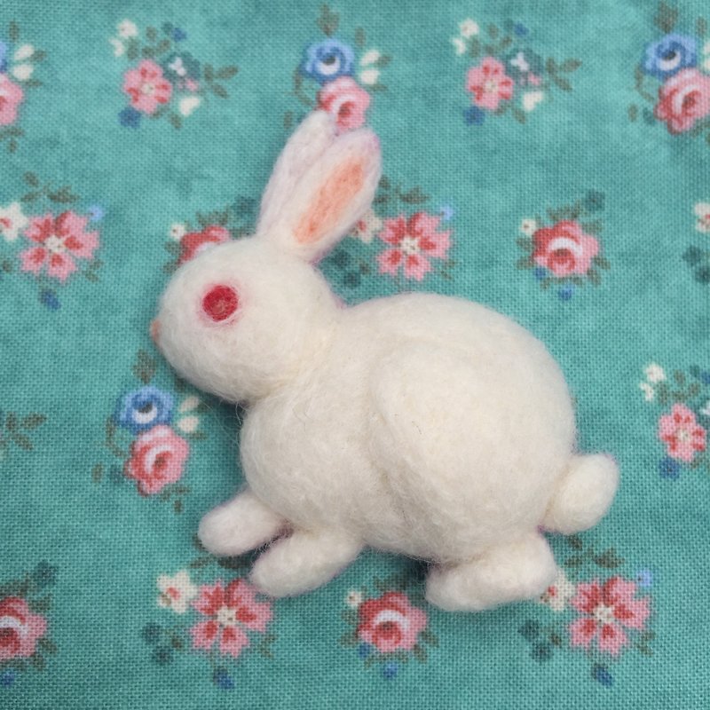 小白兔－手作羊毛毡别针 - 胸针 - 其他材质 白色
