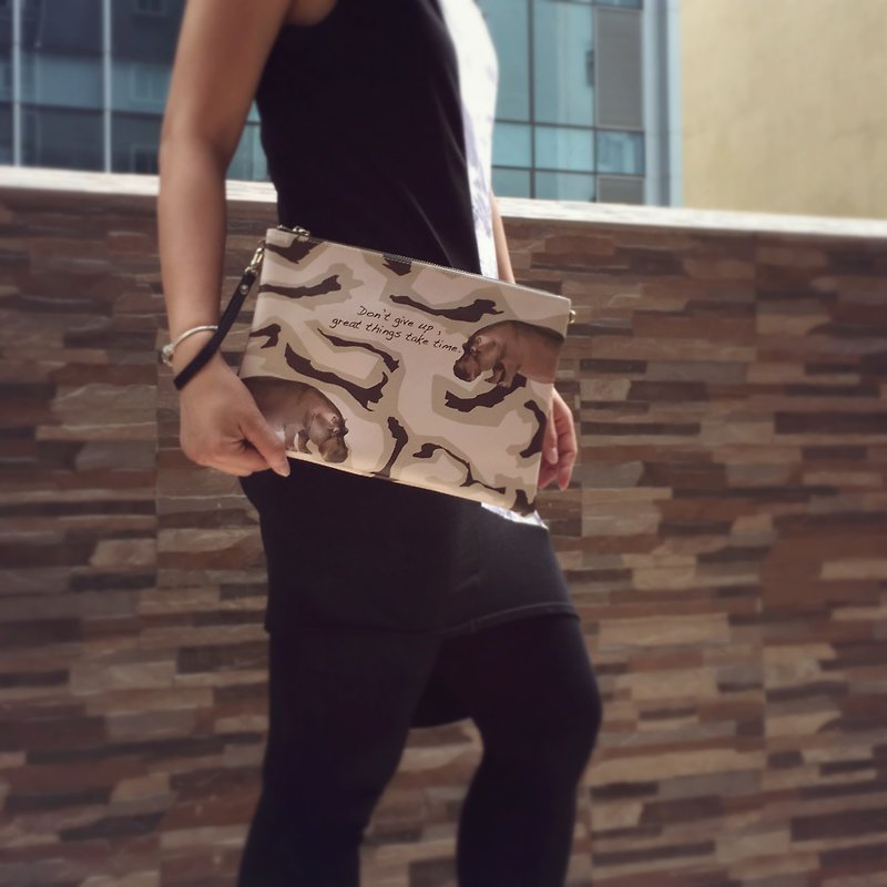 时尚河马手拿包 Trendy Hippo Clutch handbag by Shuki Design - 手拿包 - 其他材质 粉红色