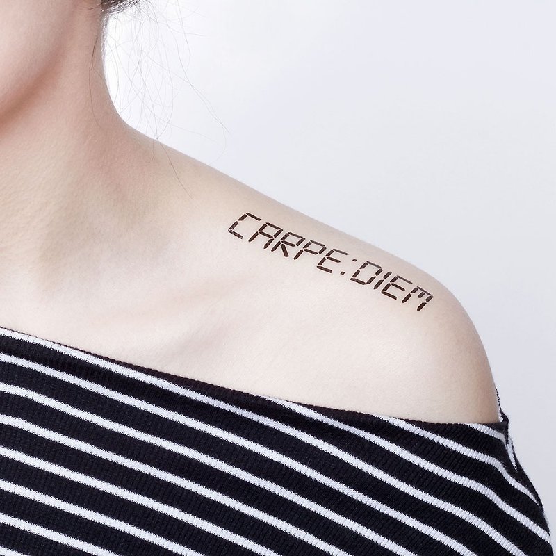 Surprise Tattoos / Carpe Diem 及时行乐 文字 刺青 纹身贴纸 - 纹身贴 - 纸 黑色