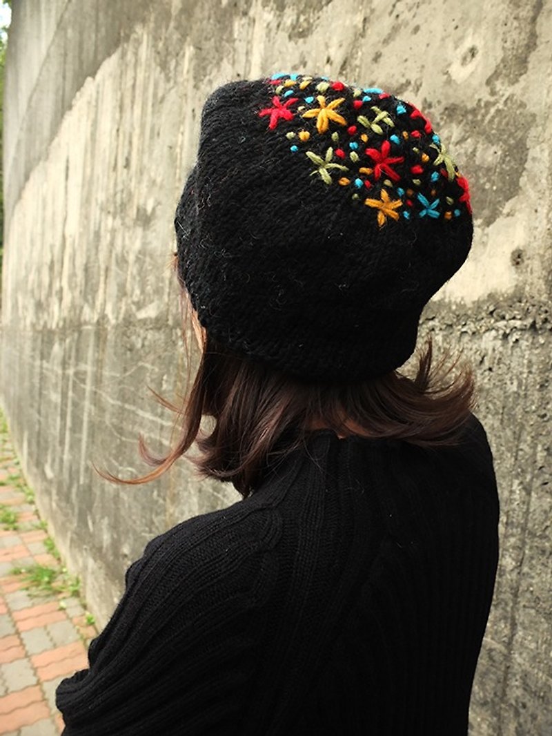 羊毛 手工编织 毛帽 刺绣 花朵 黑 - 帽子 - 羊毛 黑色