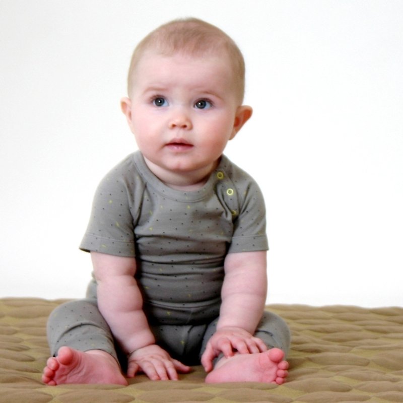 【北欧童装】冰岛有机棉新生儿婴幼儿包屁衣12M至18M 灰色点点 - 包屁衣/连体衣 - 棉．麻 灰色