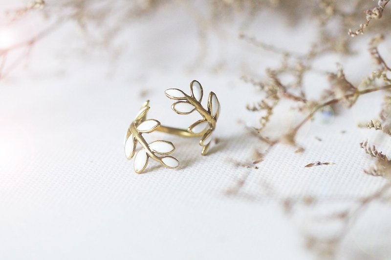 Leaf ring by Linen. - 戒指 - 铜/黄铜 