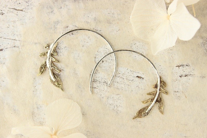 silver＆真鍮　葉っぱ輪　ピアス - 耳环/耳夹 - 其他金属 金色