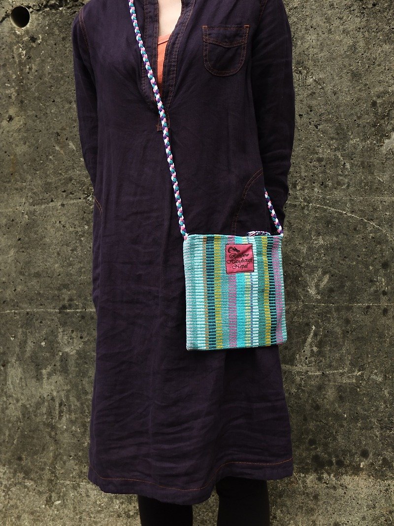 <全台独家手工编织>尼泊尔RHN侧背包／护照包／万用袋（粉蓝彩纹） - 侧背包/斜挎包 - 其他材质 蓝色