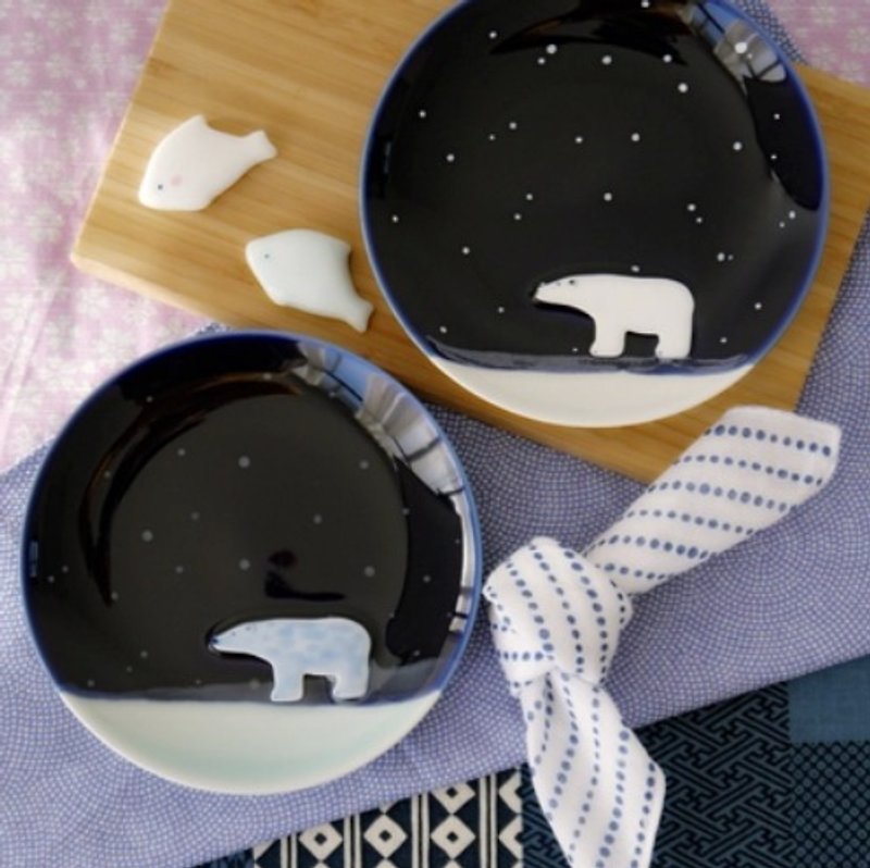 三浅陶瓷|原创设计 雪国精灵  白熊青熊一对儿  点心盘生日礼物创意咖啡碟子 - 浅碟/小碟子 - 其他材质 绿色
