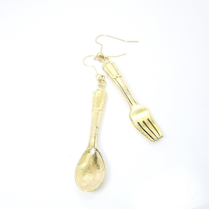 spoon and fork  earring  in brass hand sawing - 耳环/耳夹 - 其他金属 